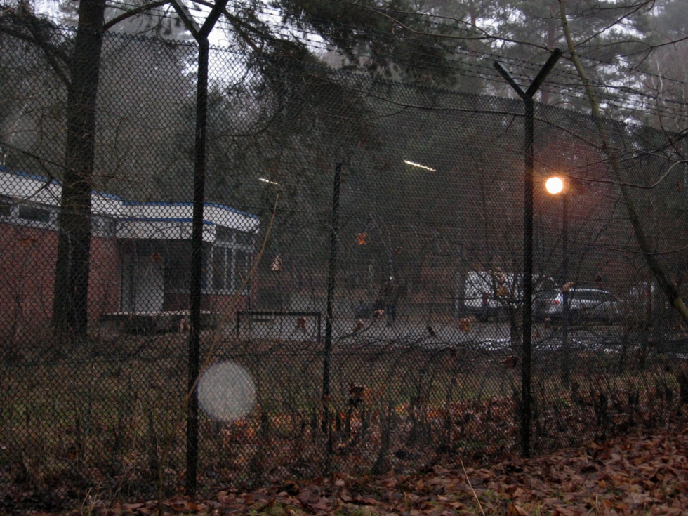 Richtfunkmast Frohnau - Am Jägerstieg 1.

Was für ein unschönes Wetter. Es nieselte und starker Nebel schränkte die Sicht ein.