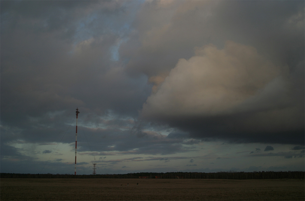 Richtfunkmast Frohnau - Düstere Wolken ziehen auf..........