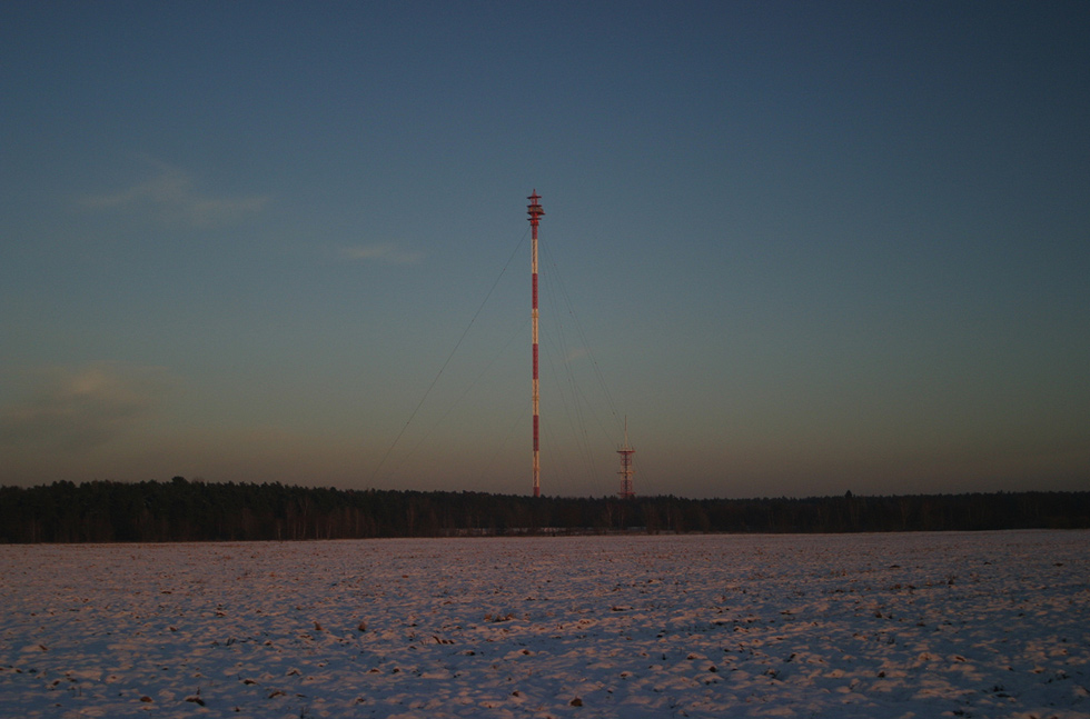 Richtfunkmast Frohnau - Eisige Kälte umhüllt die Landschaft und den Richtfunkmast Frohnau.