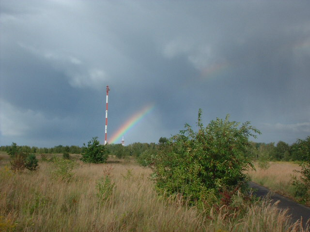 Richtfunkmast Frohnau - Der Richtfunkmast störte meinen damaligen Blick auf den Regenbogen. Heute bin ich sehr froh über dieses seltene Foto.