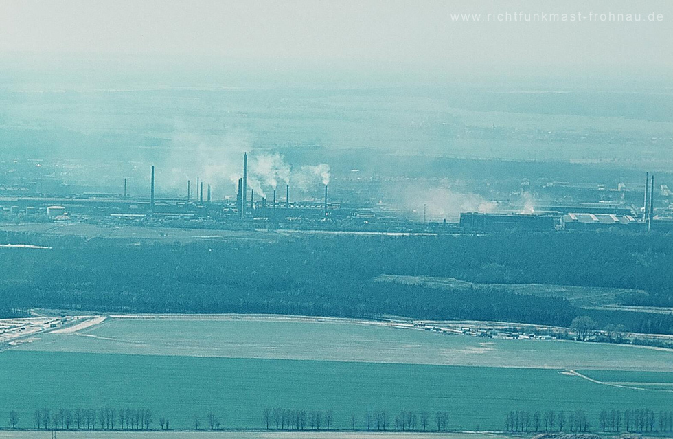 Richtfunkmast Frohnau - Blick nach Westen mit den Stahlwerken Hennigsdorf