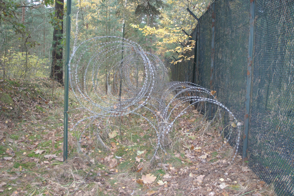 Richtfunkmast Frohnau - Der usprüngliche Anordnung des Nato-Stacheldraht-Verhaus ist hier sehr gut zu erkennen.